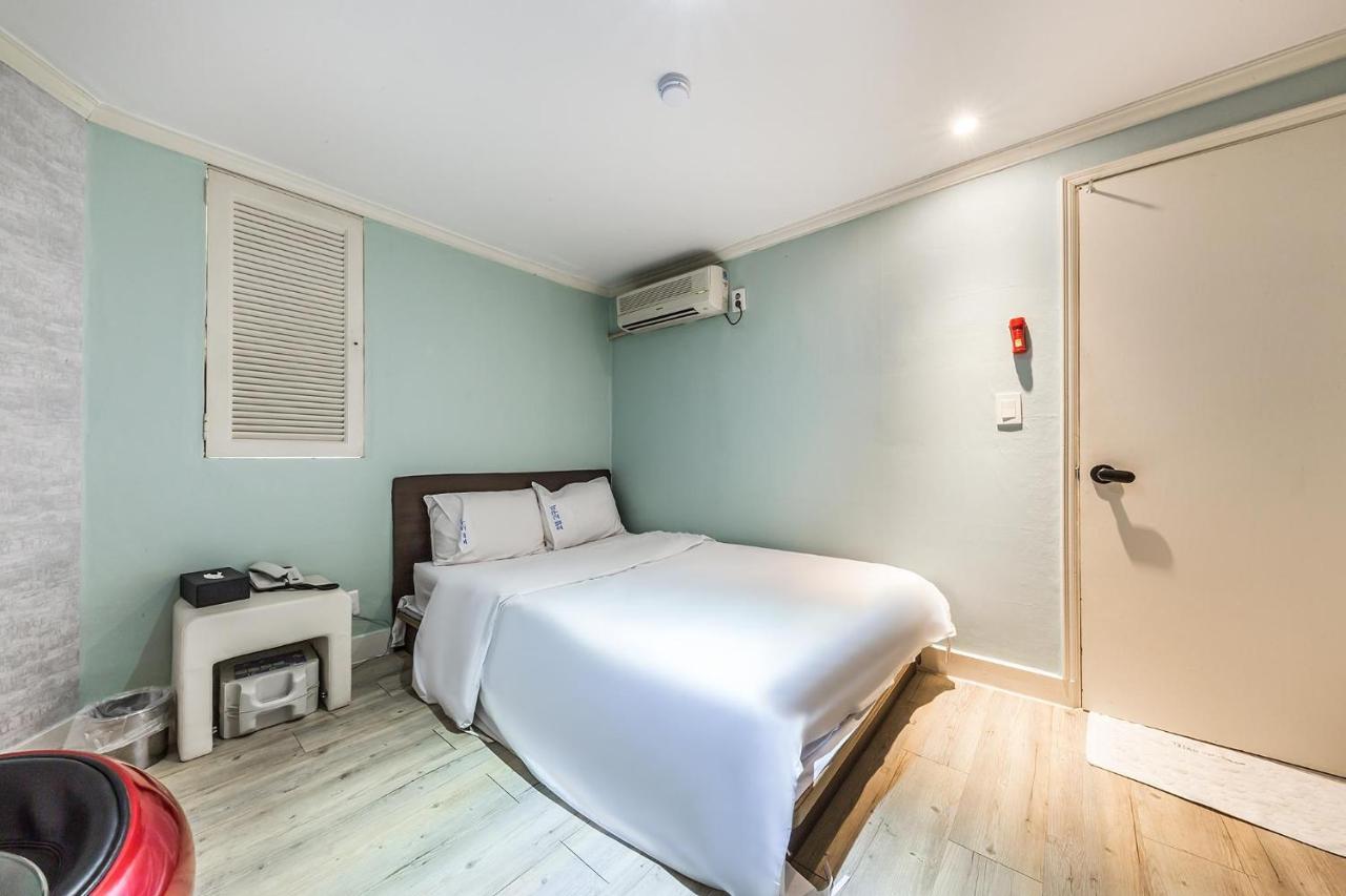 In Seoul Sinchon Goguma Hotel Екстер'єр фото
